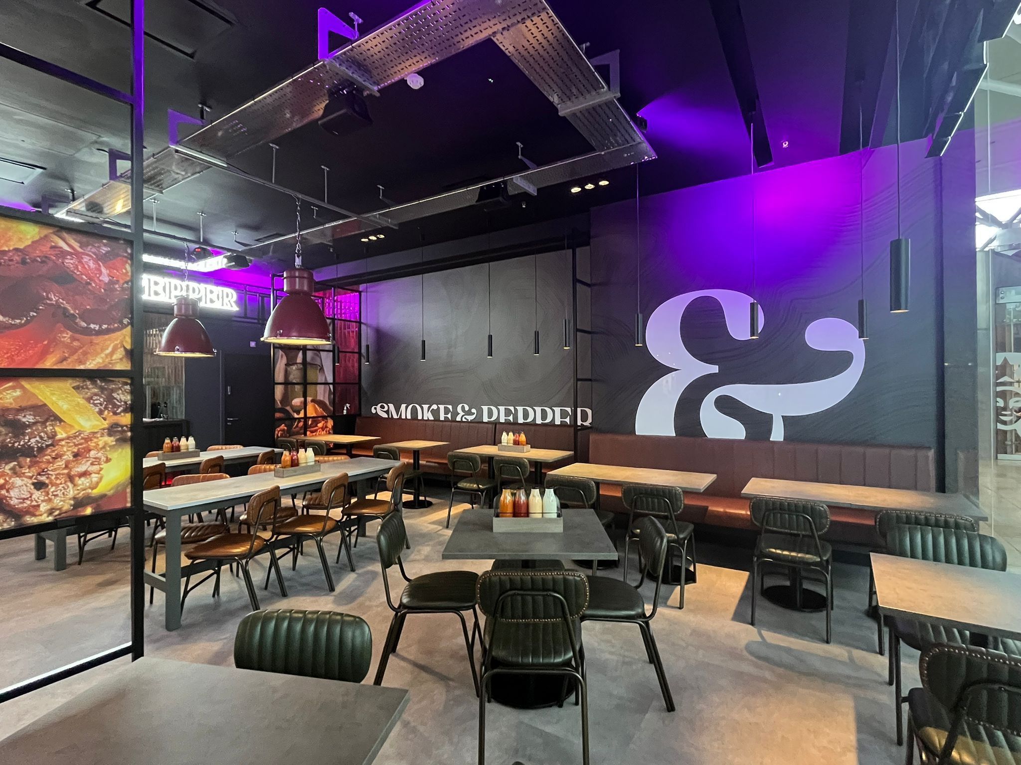 Smoke and Pepper interior 1